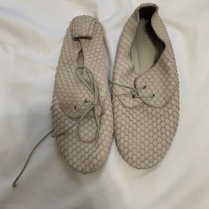 Hobes Boat Shoe in Latte - Size 6